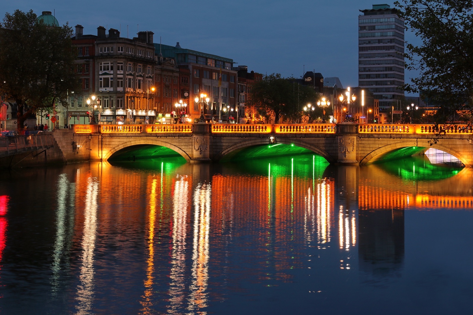 O'Connell Bridge over the River Liffey at night