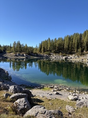 Emerald lake in the Seven Lakes Valley