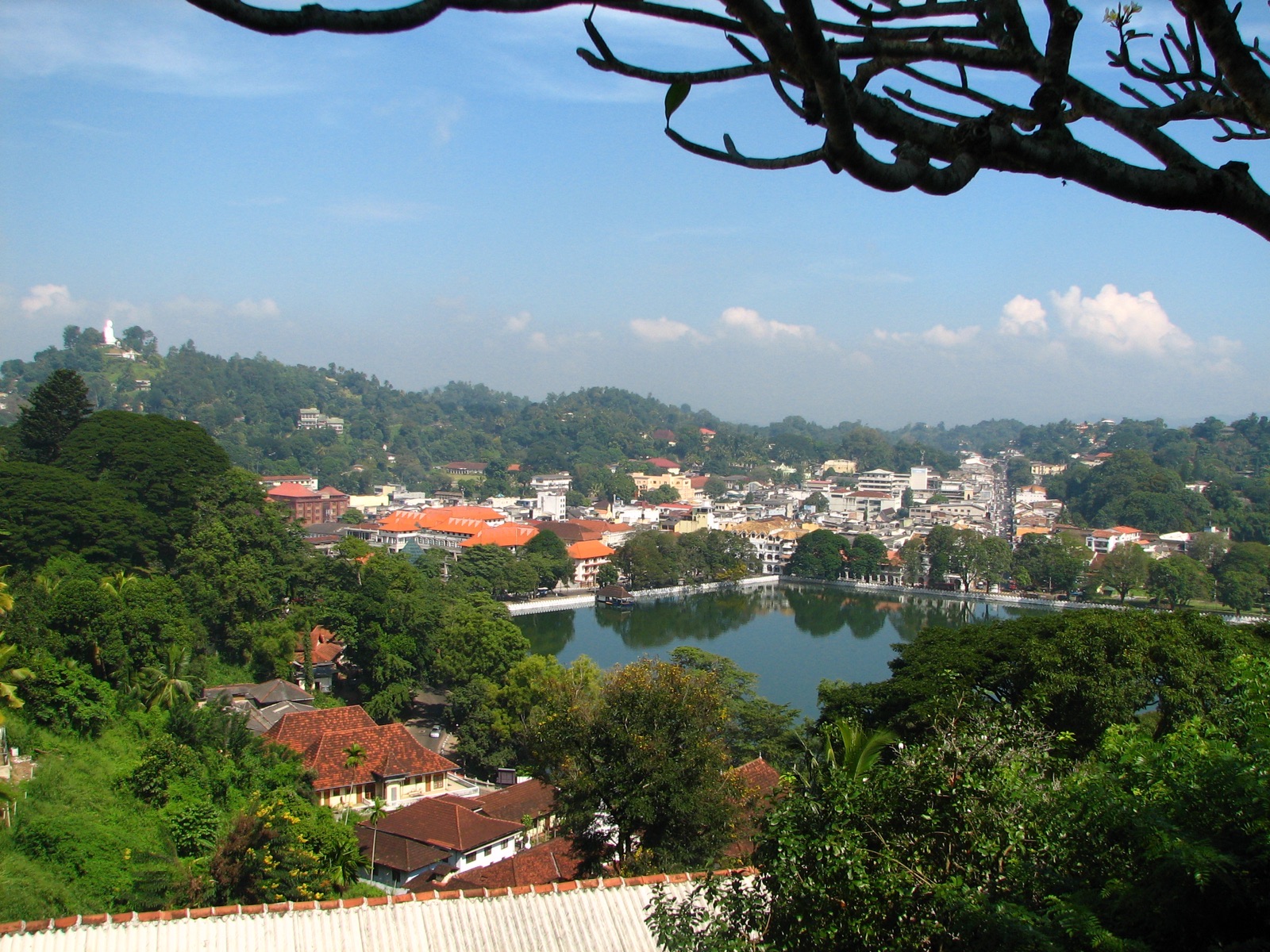 Kandy Lake and city centre
