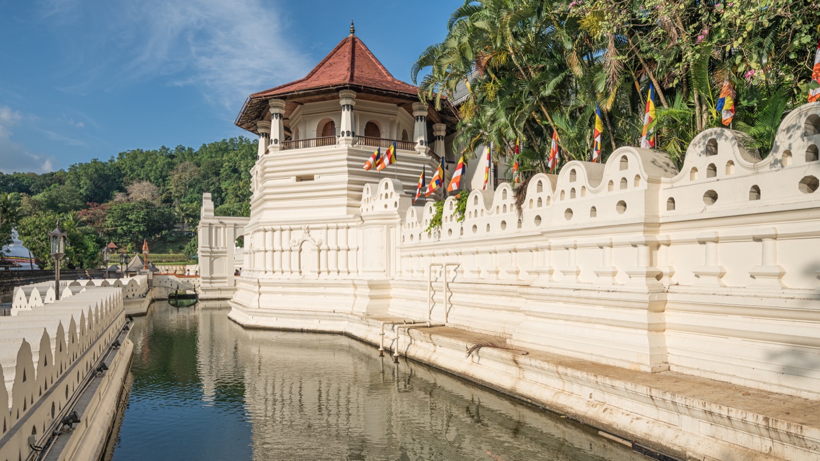 Temple of the Sacred Tooth Relic exterior